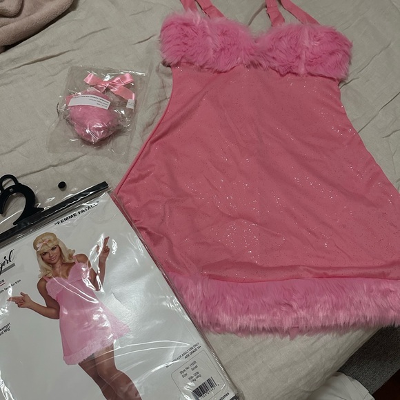 Femme Fatale Halloween Costume - Picture 5 of 5